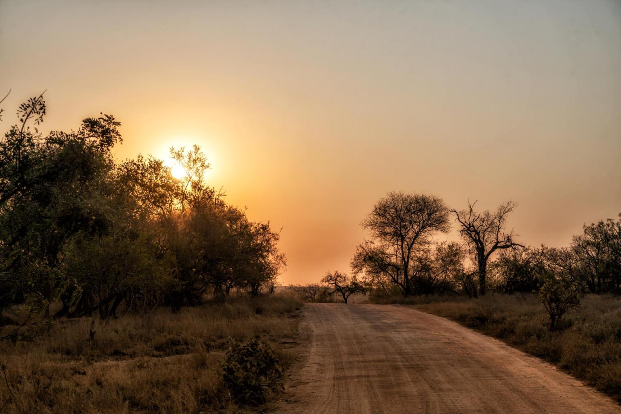 Rhino Post Safari Lodge Скукуза Экстерьер фото
